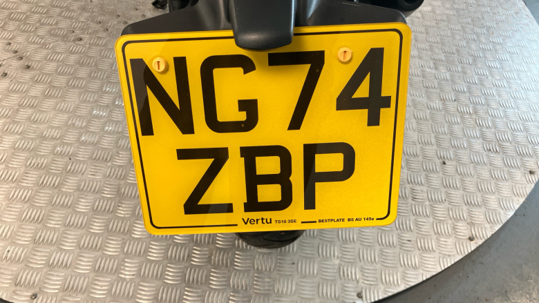 Royal Enfield Hntr 350 Rebel Red (23MY)